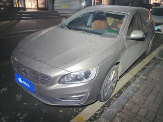 沃尔沃V60 T5 2.0T 自动 智逸版 