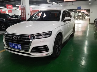 奥迪Q5L 40TFSI 2.0T 自动 改款荣享时尚型 