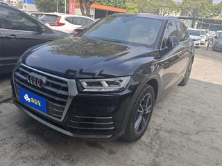 奥迪Q5L 40TFSI 2.0T 自动 荣享时尚型 