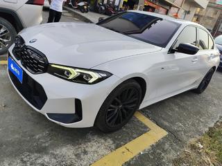 宝马3系 325i 2.0T 自动 M运动曜夜套装 