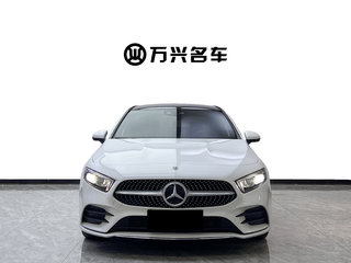 奔驰A级 A200L 1.3T 自动 运动轿车版 