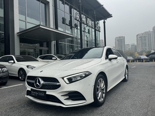 奔驰A级 A200L 1.3T 自动 运动轿车动感型 