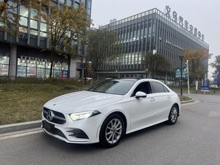 奔驰A级 A200L 1.3T 自动 运动轿车版 