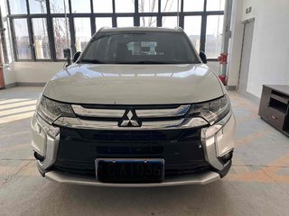 三菱欧蓝德 2.4L 自动 尊贵版 