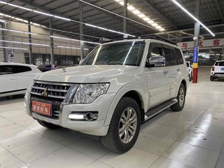 三菱帕杰罗 V97 3.8L 自动 GLS中东版平行进口 