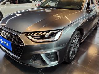 奥迪A4L 40TFSI 2.0T 自动 时尚动感型 