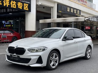 宝马1系 120i 1.5T 自动 M运动曜夜版 