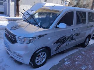 五菱宏光 V 1.5L 手动 劲取版封窗车 