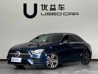 奔驰A级 A180L 1.3T 自动 运动轿车版 