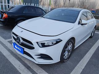 奔驰A级 A200L 1.3T 自动 运动轿车版 
