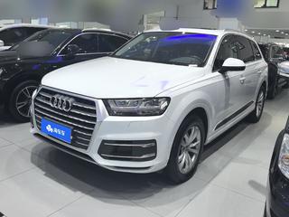 奥迪Q7 40 2.0T 自动 舒适型 