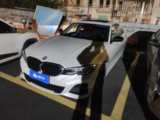 宝马3系 325i 2.0T 自动 M运动曜夜套装 