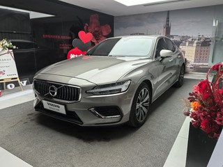 沃尔沃S60 T4 2.0T 自动 智远运动版 