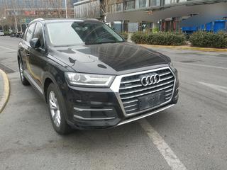 奥迪Q7 40 2.0T 自动 舒适型 