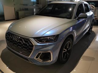 奥迪Q5L 40TFSI 2.0T 自动 时尚动感型 