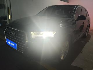 奥迪Q7 40 2.0T 自动 舒适型 
