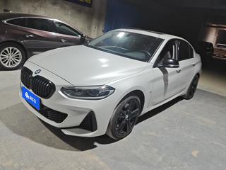 宝马1系 125i 2.0T 自动 M运动曜夜版 