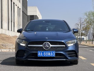 奔驰A级 A180L 1.3T 自动 运动轿车版 