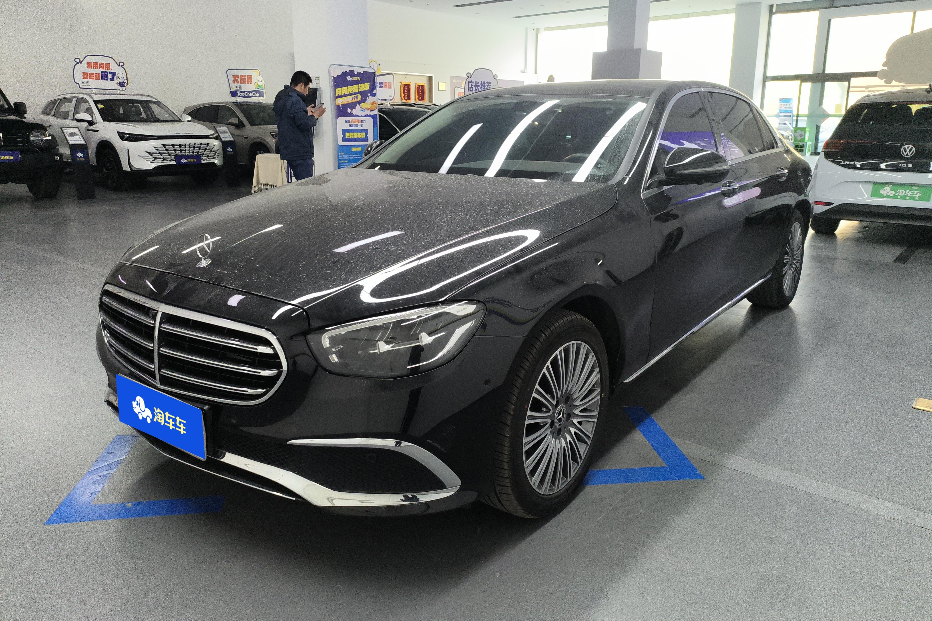 奔驰E级 300L 2022款 2.0T 自动 汽油 改款时尚型 价格0万