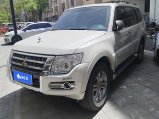 三菱帕杰罗 3.8L 自动 旗舰天窗版 