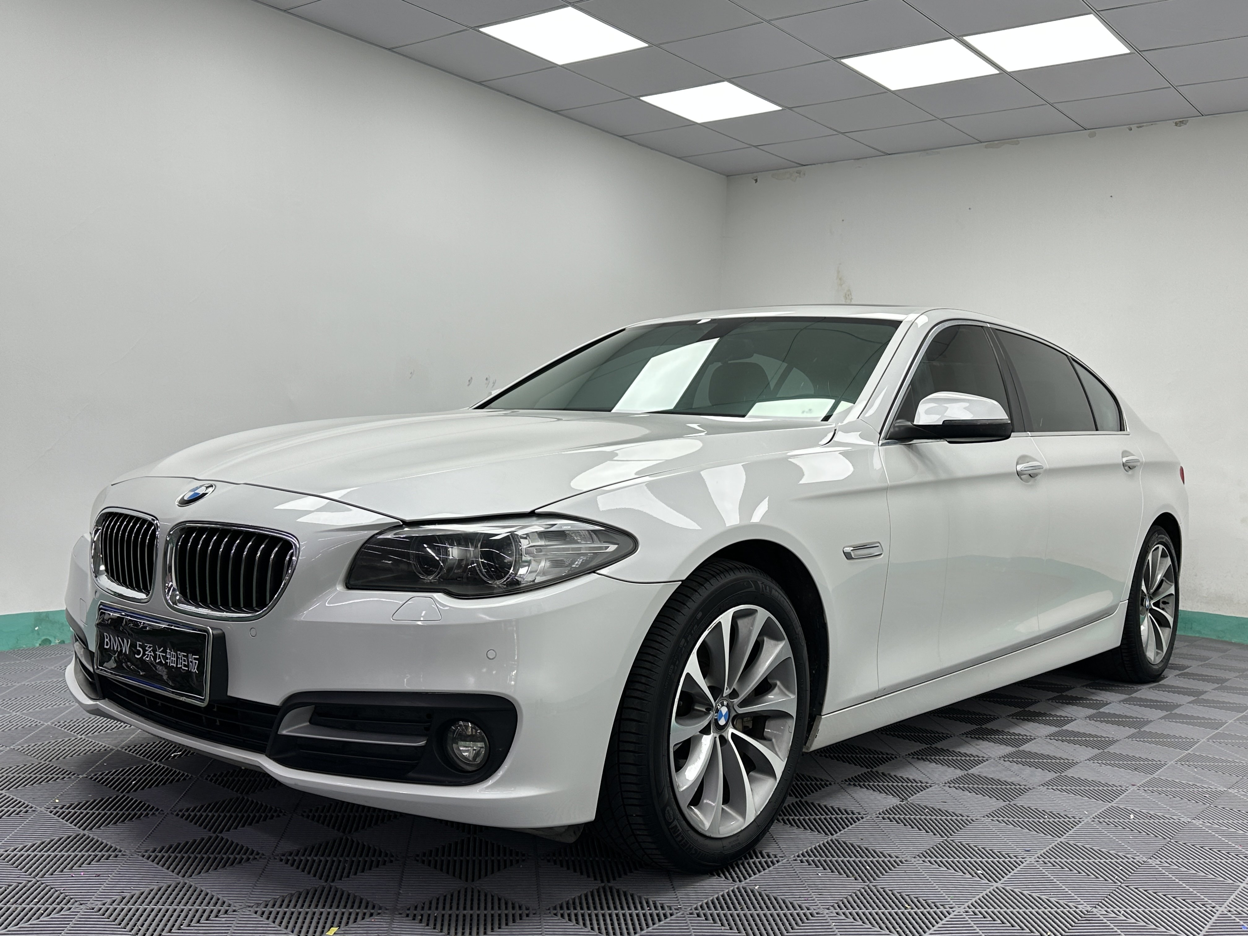 宝马5系 528Li 2017款 2.0T 自动 汽油 领先型 价格0万
