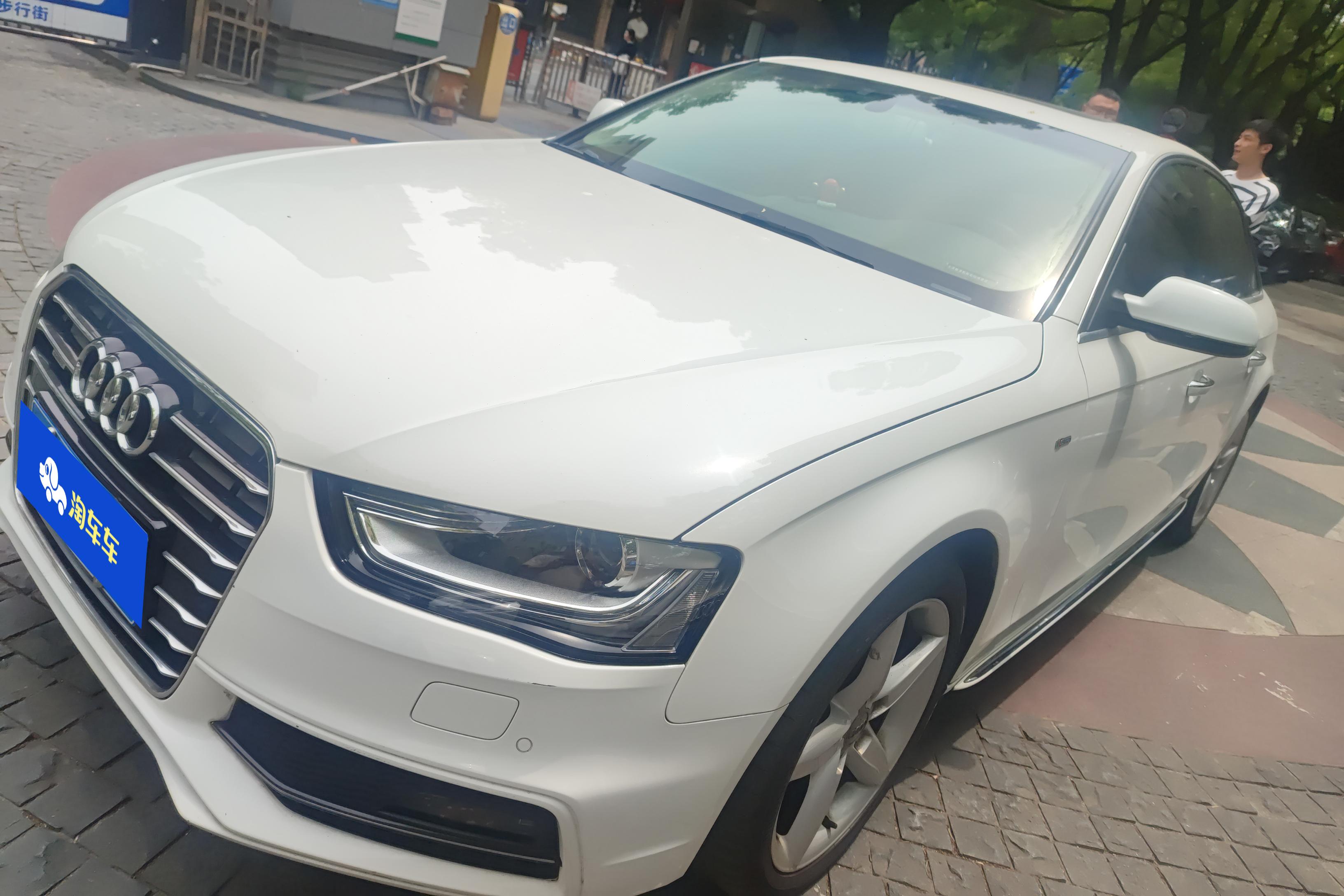 奥迪A4L 2016款 2.0T 自动 个性运动型 价格0万