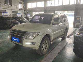 帕杰罗 3.0L 尊贵版 