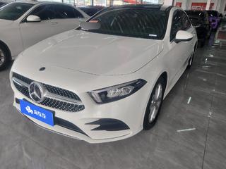 奔驰A级 A200L 1.3T 自动 改款运动轿车动感 