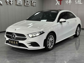 奔驰A级 A200L 1.3T 自动 改款运动轿车动感型 