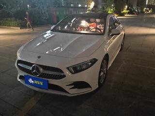 奔驰A级 A200L 1.3T 自动 运动轿车版 
