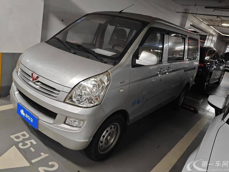 五菱荣光 2014款 1.5L 手动 8座 基本型 (国Ⅳ) 
