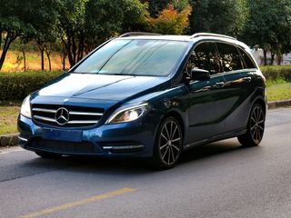 奔驰B级 B200 1.6T 手动 蓝效 
